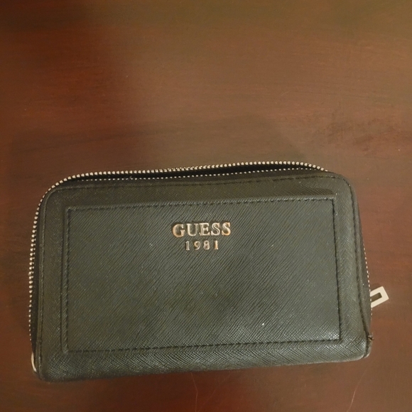 Women's GUESS 1981 Black Zip Wallet - Picture 1 of 6
